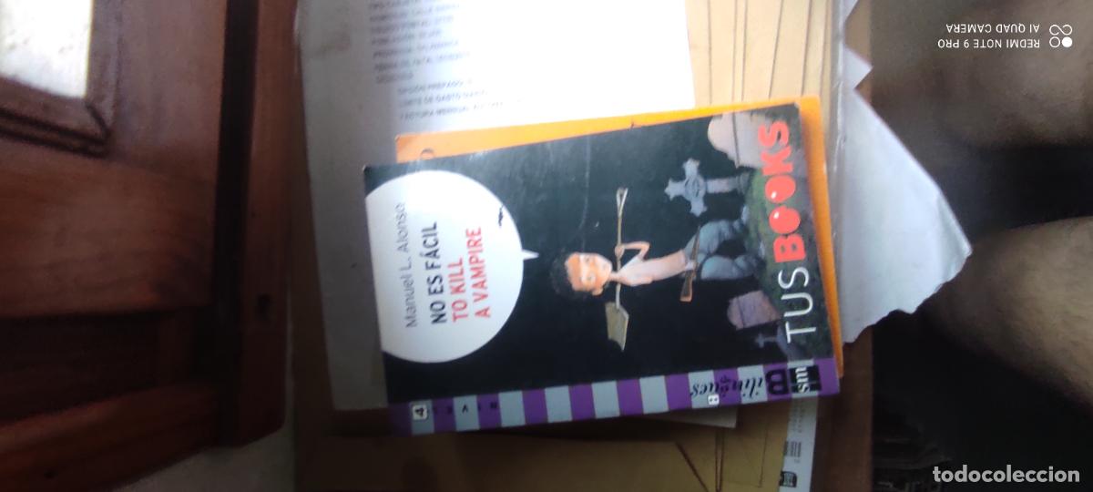 Libros de segunda mano: NO ES F&Aacute;CIL TO KILL A VAMPIRE. MANUEL L. ALONSO