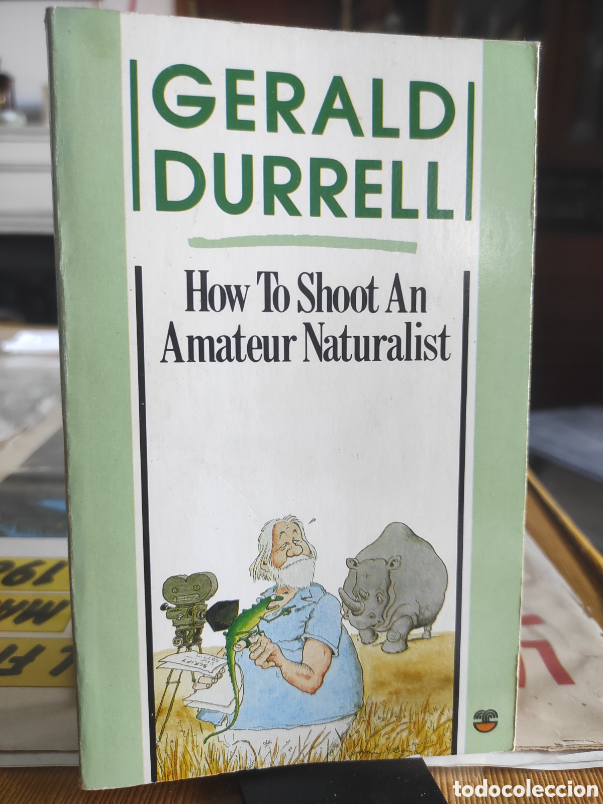 Libros de segunda mano: How To Shoot An Amateur Naturalist. Gerald Durrell.1&deg; Ed. 1984 (PEDIDO MINIMO 10&euro;)