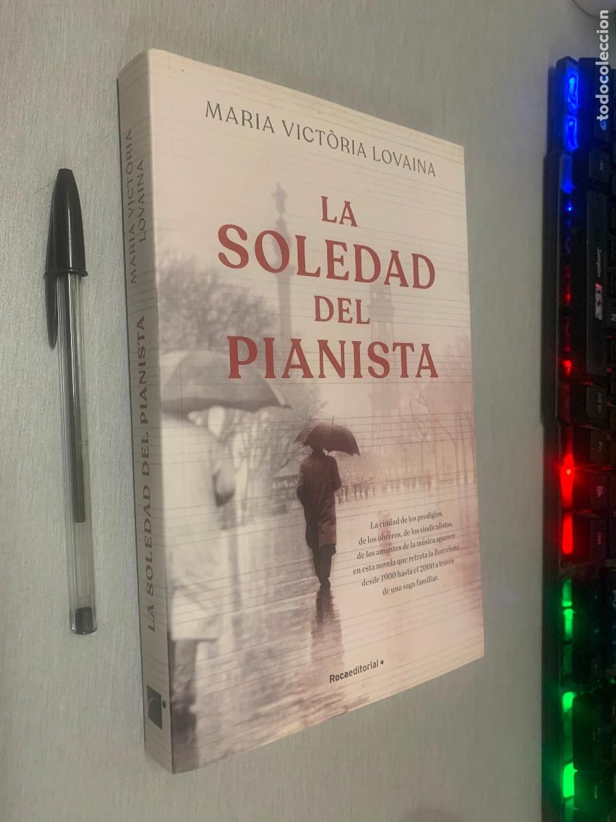 Libros de segunda mano: LA SOLEDAD DEL PIANISTA / MAR&Iacute;A VICT&Ograve;RIA LOVAINA / ROCA EDITORIAL 1&ordf; EDICI&Oacute;N 2022