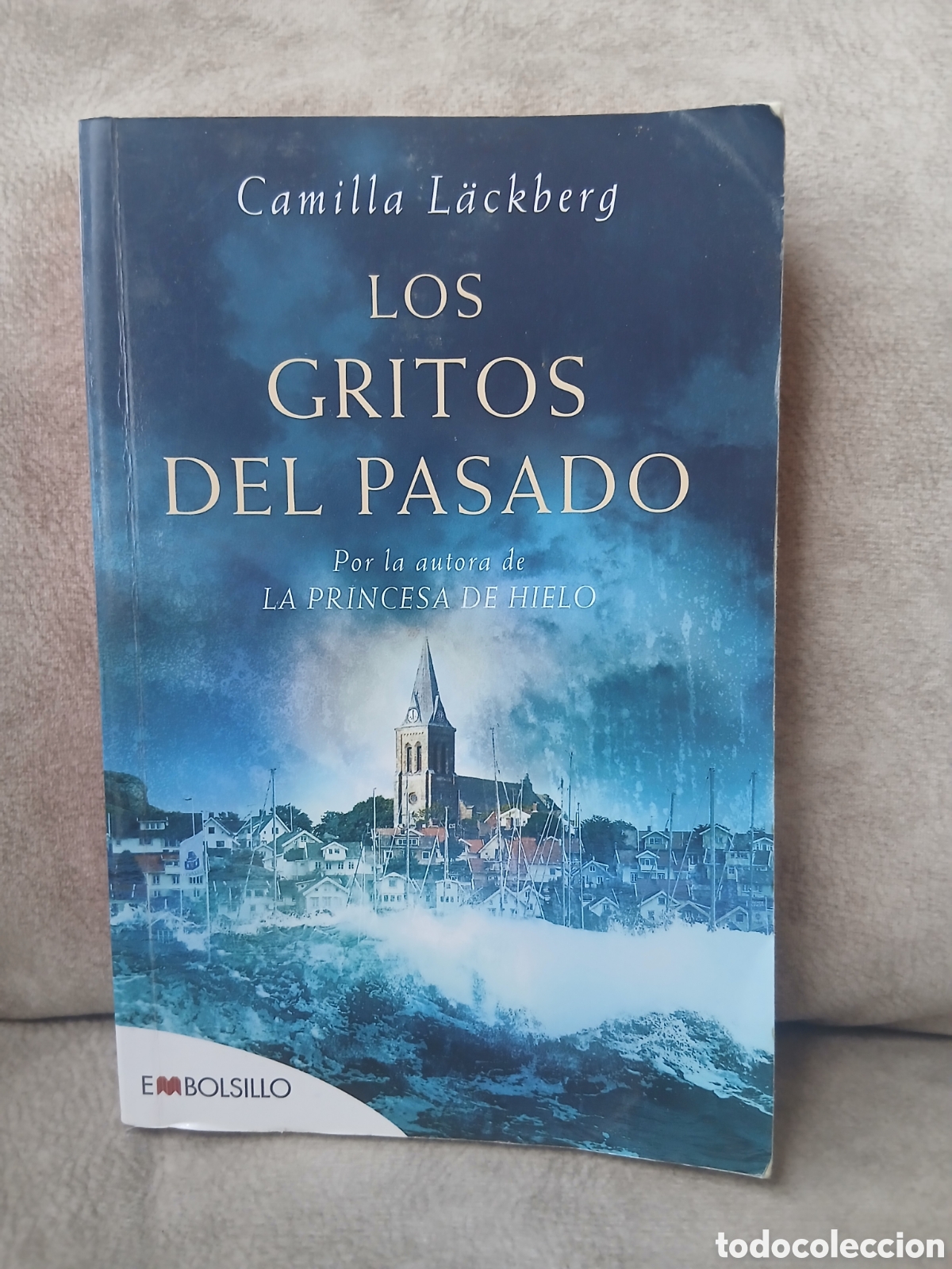 Libros de segunda mano: Libro Los Gritos del Pasado -Camilla L&auml;ckberg- Ed. Maeva