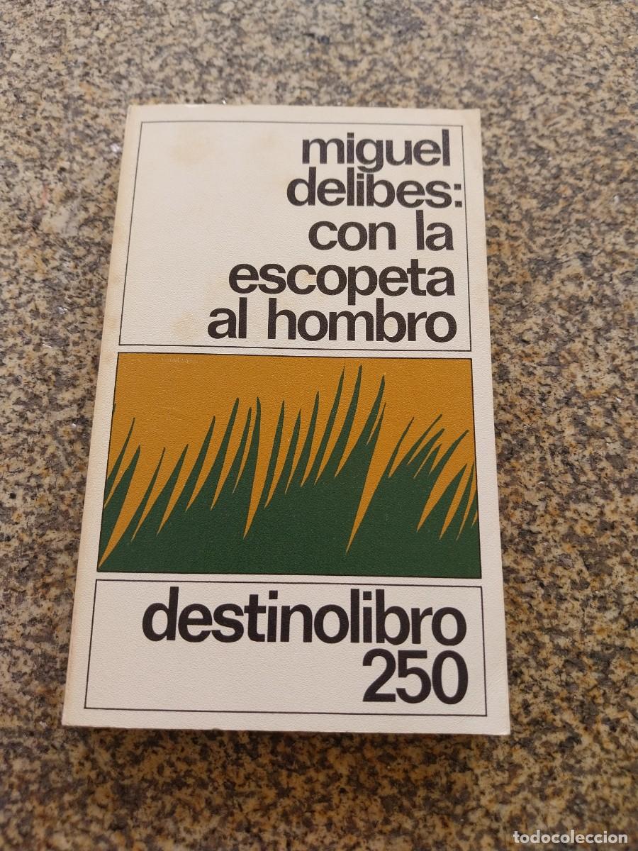 Libros de segunda mano: CON LA ESCOPETA AL HOMBRO -- MIGUEL DELIBES -- DSTINO 1986 --