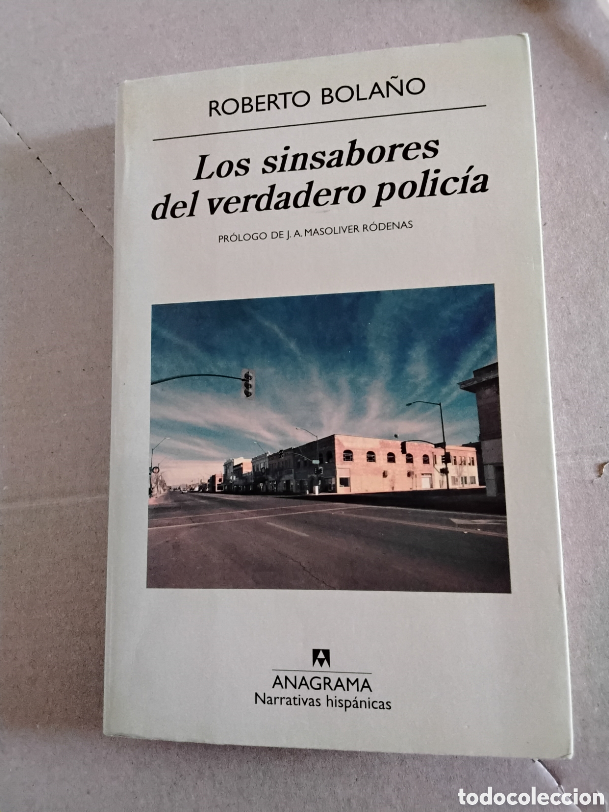 Libros de segunda mano: LOS SINSABORES DEL VERDADERO POLIC&Iacute;A. ROBERTO BOLA&Ntilde;O. 1&ordf; EDICI&Oacute;N. 2011