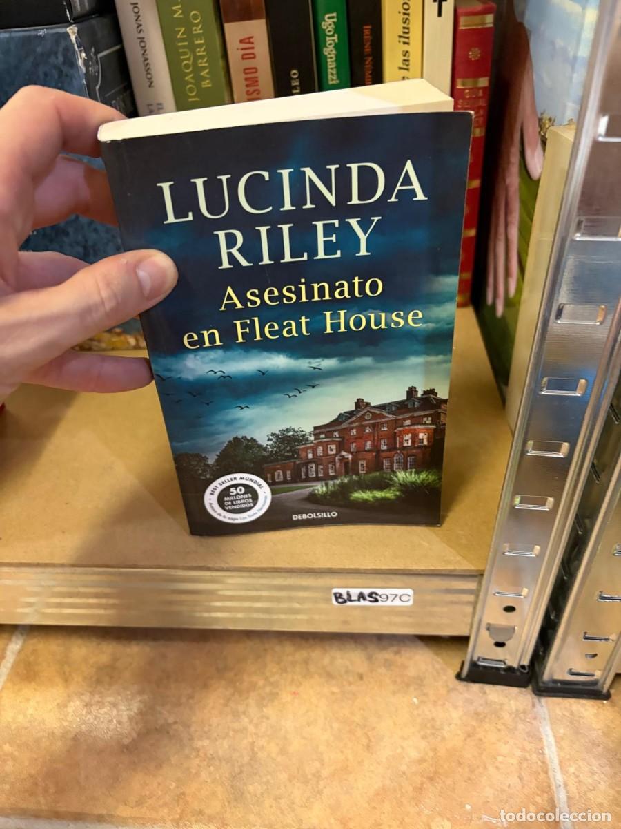 Libros de segunda mano: BLAS97C Lucinda Riley, Asesinato en Fleat House. Debolsillo.