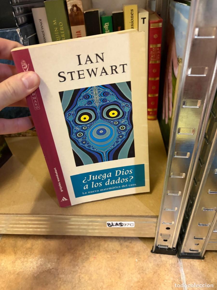Libros de segunda mano: BLAS97C Ian Stewart, &iquest;Juega Dios a los dados? La nueva matem&aacute;tica del caos. Cr&iacute;tica.