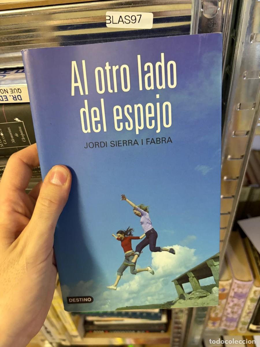 Libros de segunda mano: BLAS97 Jordi Sierra i Fabra &ndash; Al otro lado del espejo. Destino.
