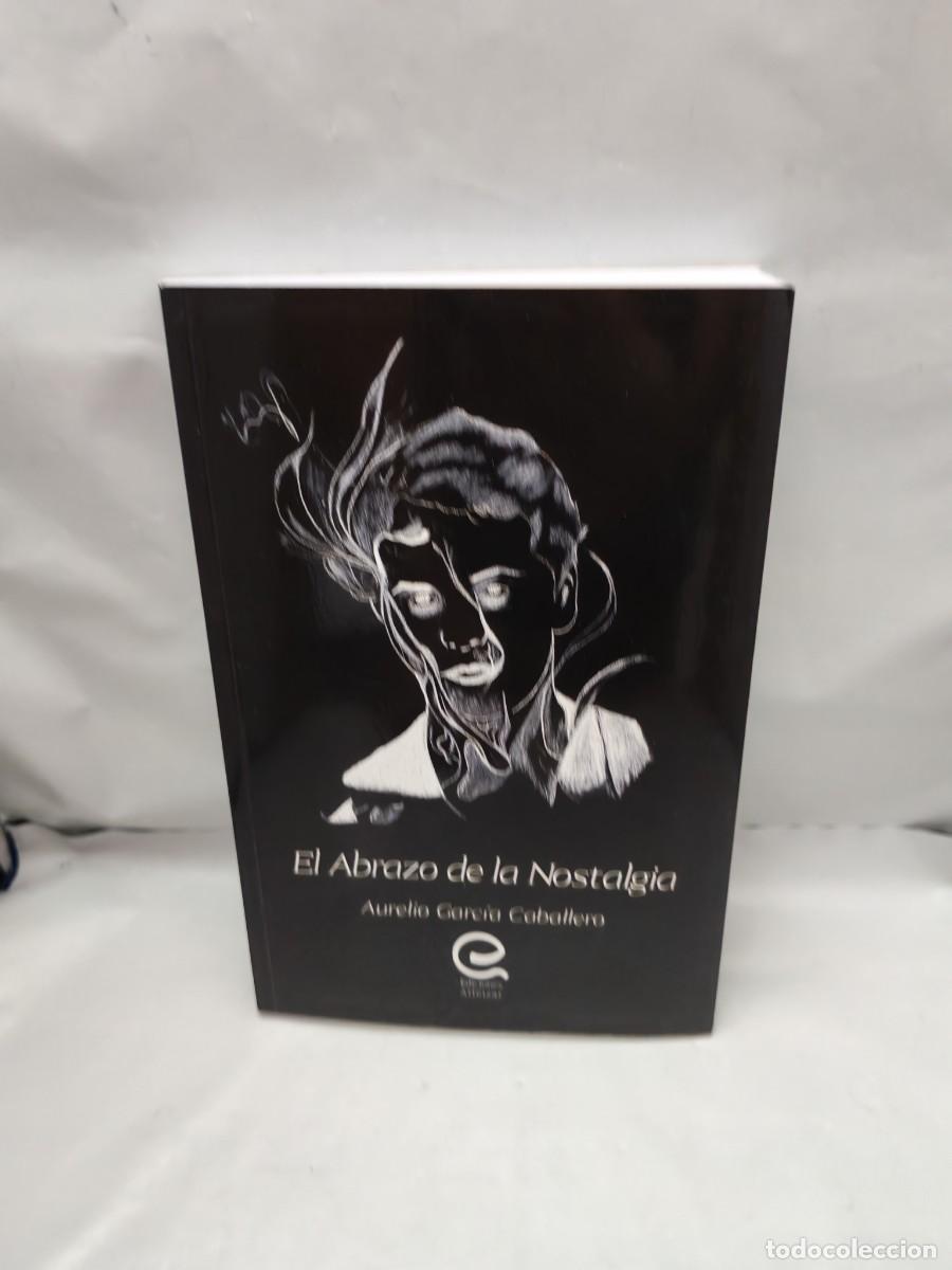 Livros em segunda m&atilde;o: El Abrazo de la Nostalgia (Dedicatoria y firma aut&oacute;grafa de autor, Primera edici&oacute;n)