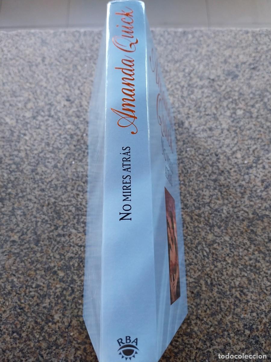 Libros de segunda mano: NO MIRES ATRAS -- AMANDA QUICK -- RBA -- - Foto 2