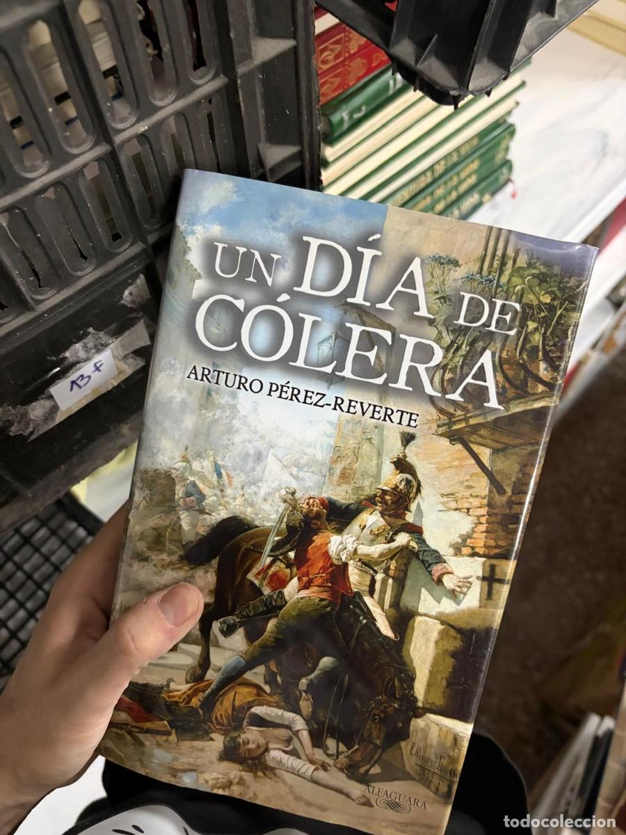 Libros de segunda mano: 13F Un d&iacute;a de c&oacute;lera &ndash; Arturo P&eacute;rez-Reverte &ndash; Alfaguara.