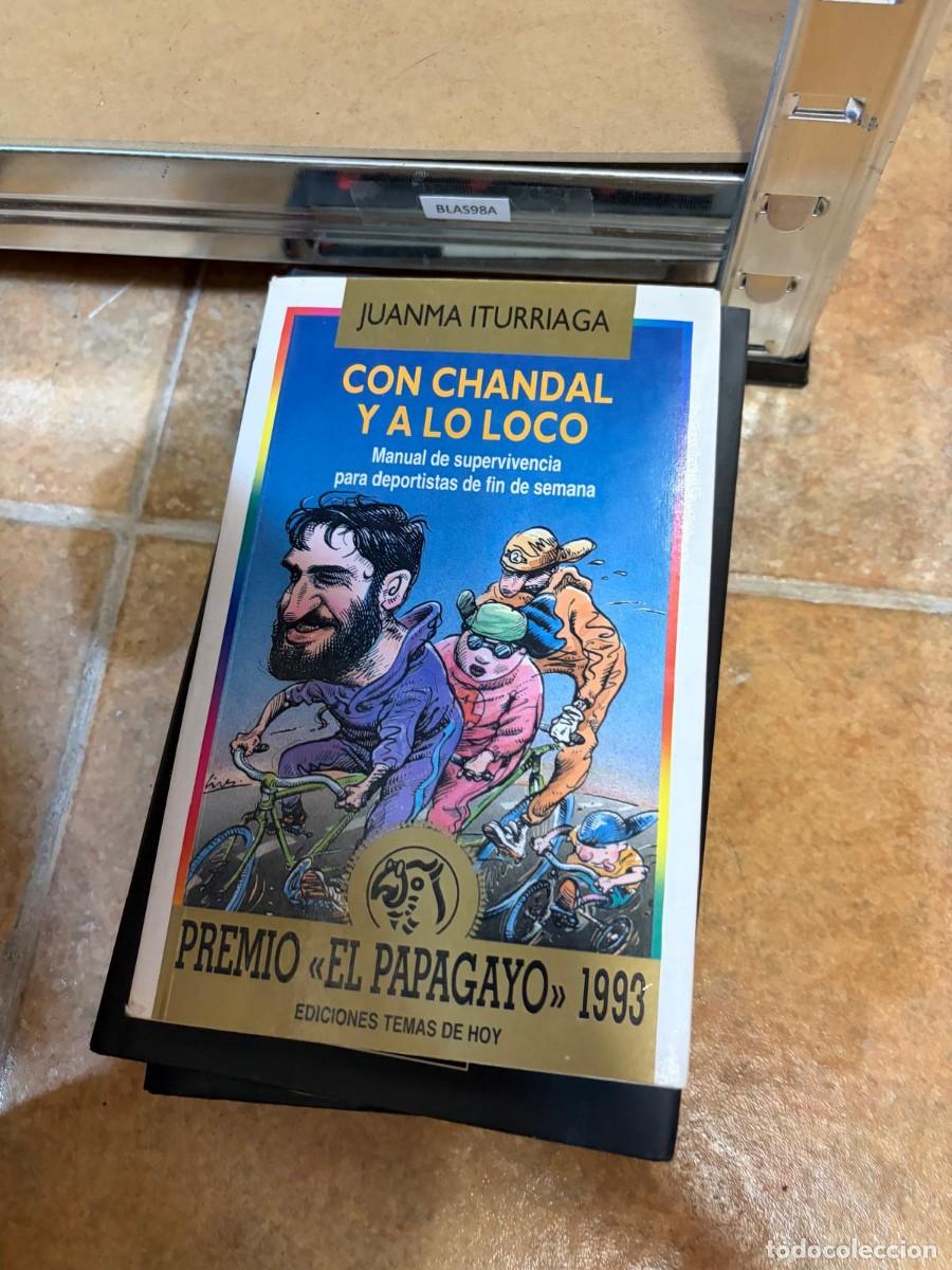 Libros de segunda mano: BLAS98A Juanma Iturriaga, Con ch&aacute;ndal y a lo loco, Ediciones Temas de Hoy