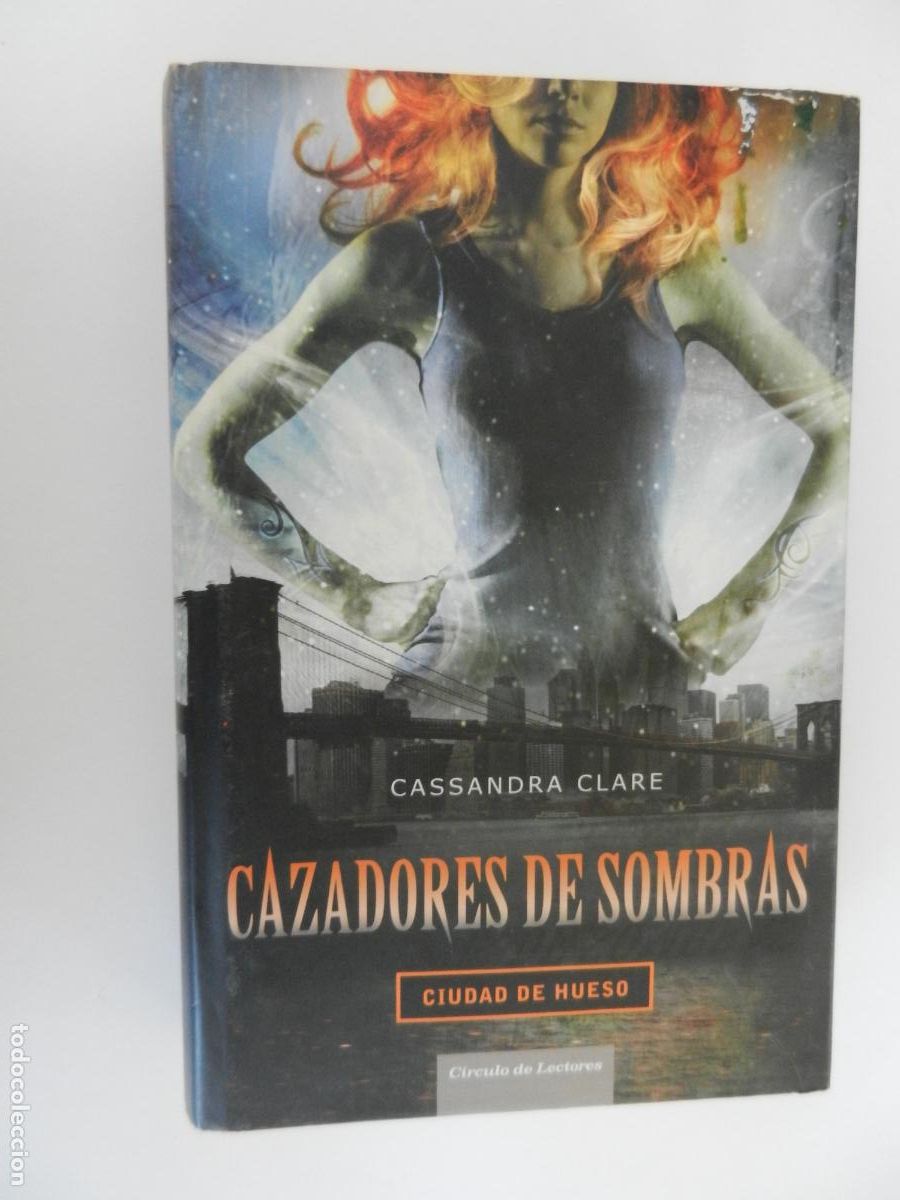 Libros de segunda mano: CAZADORES DE SOMBRAS - CIUDAD DE HUESO - CASSANDRA CLARE- CIRCULO DE LECTORES 2009
