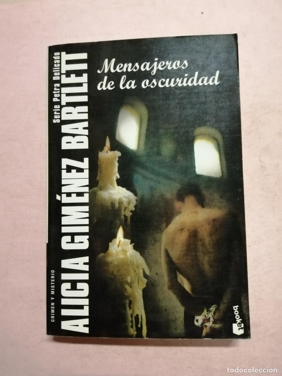 Libros de segunda mano: MENSAJEROS DE LA OSCURIDAD (ALICIA GIMENEZ BARTLETT)