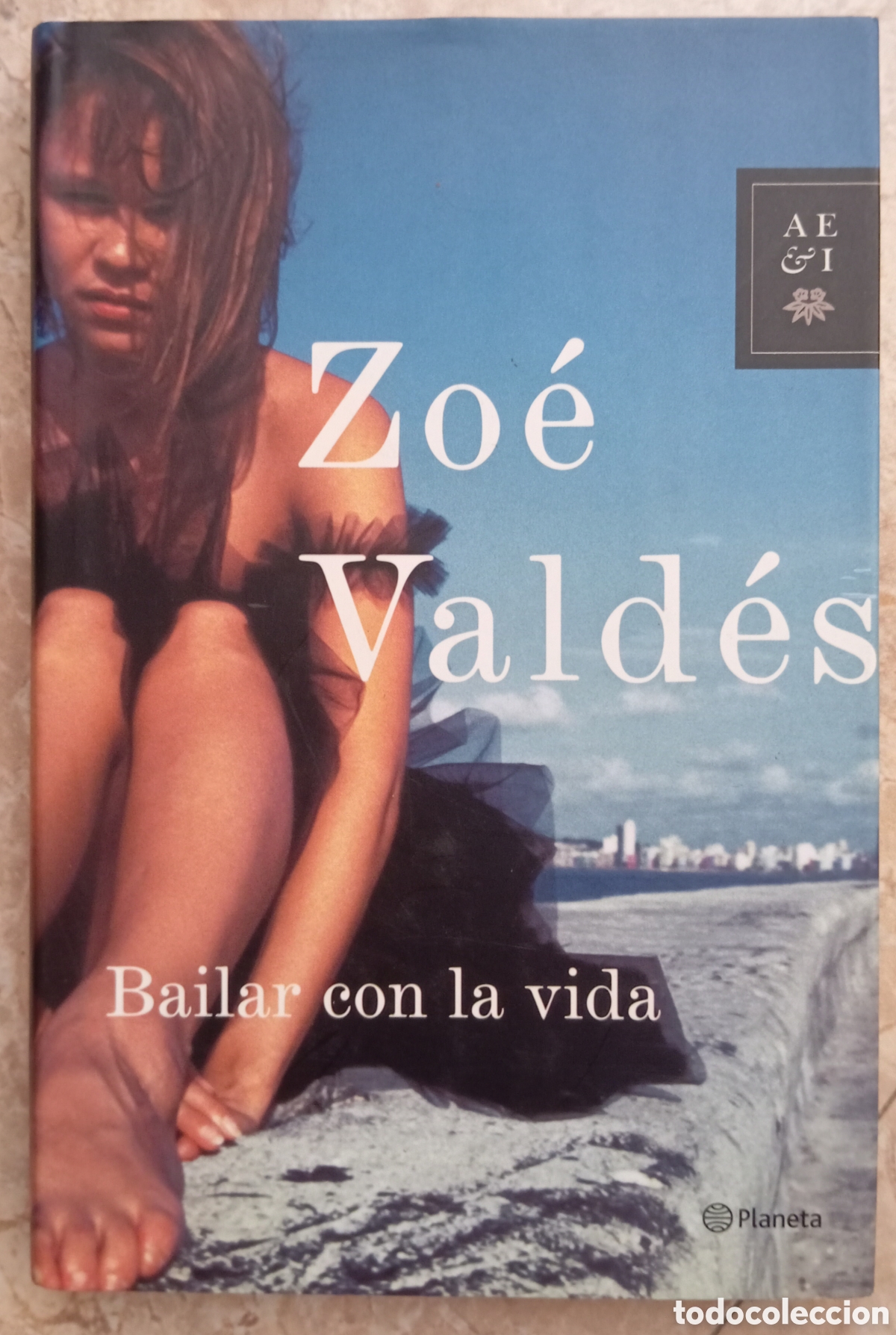 Libros de segunda mano: BAILAR CON LA VIDA - ZOE VALDES