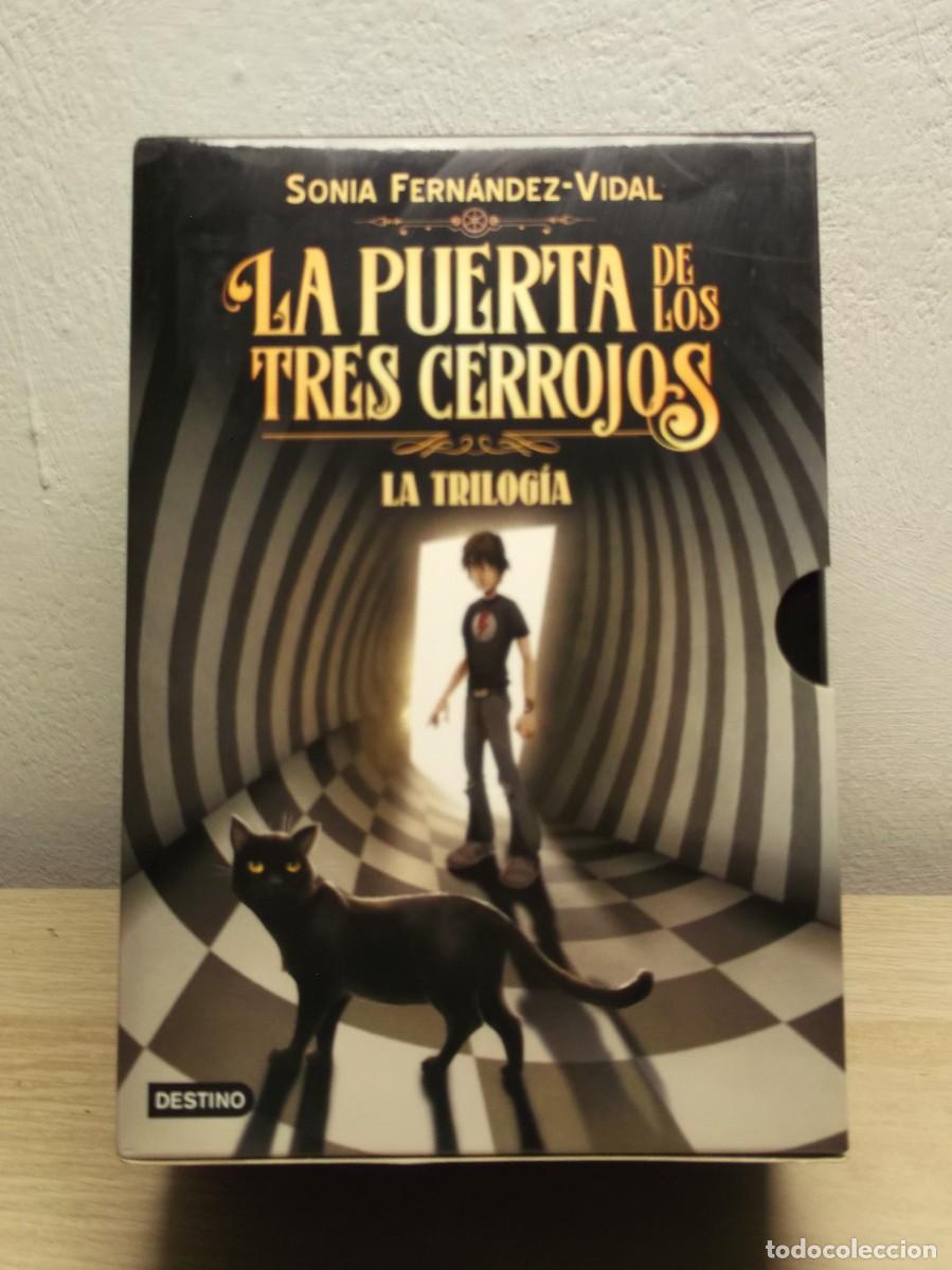 Libros de segunda mano: Trilog&iacute;a La puerta de los tres cerrojos (La isla del tiempo) S&oacute;nia Fern&aacute;ndez-Vidal Tapa dura