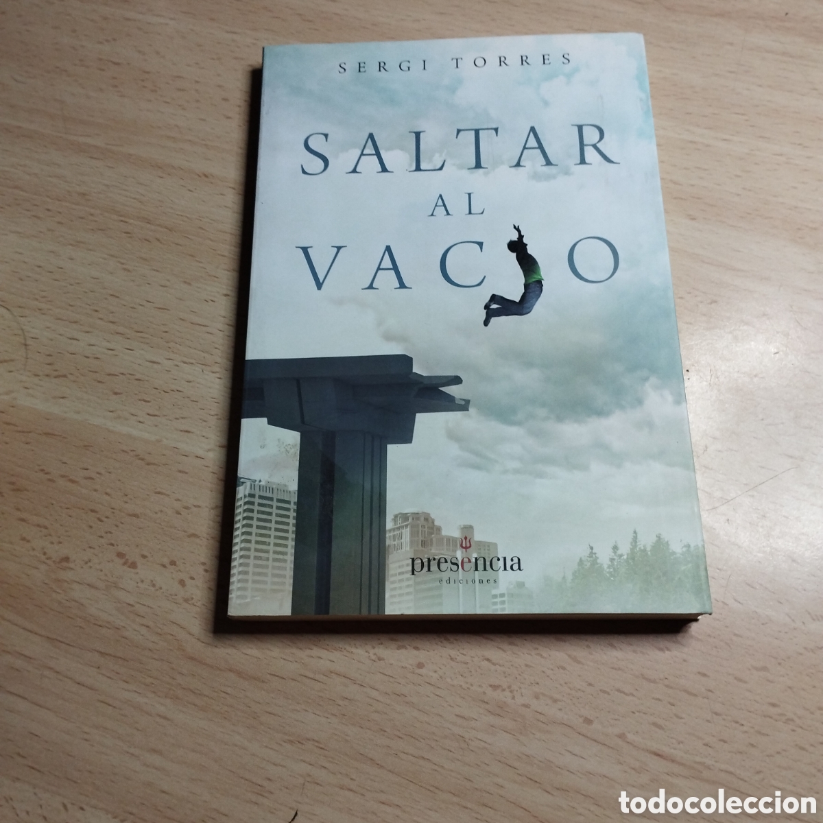 Libros de segunda mano: Saltar al vac&iacute;o. Sergi Torres.2014. Presencia.