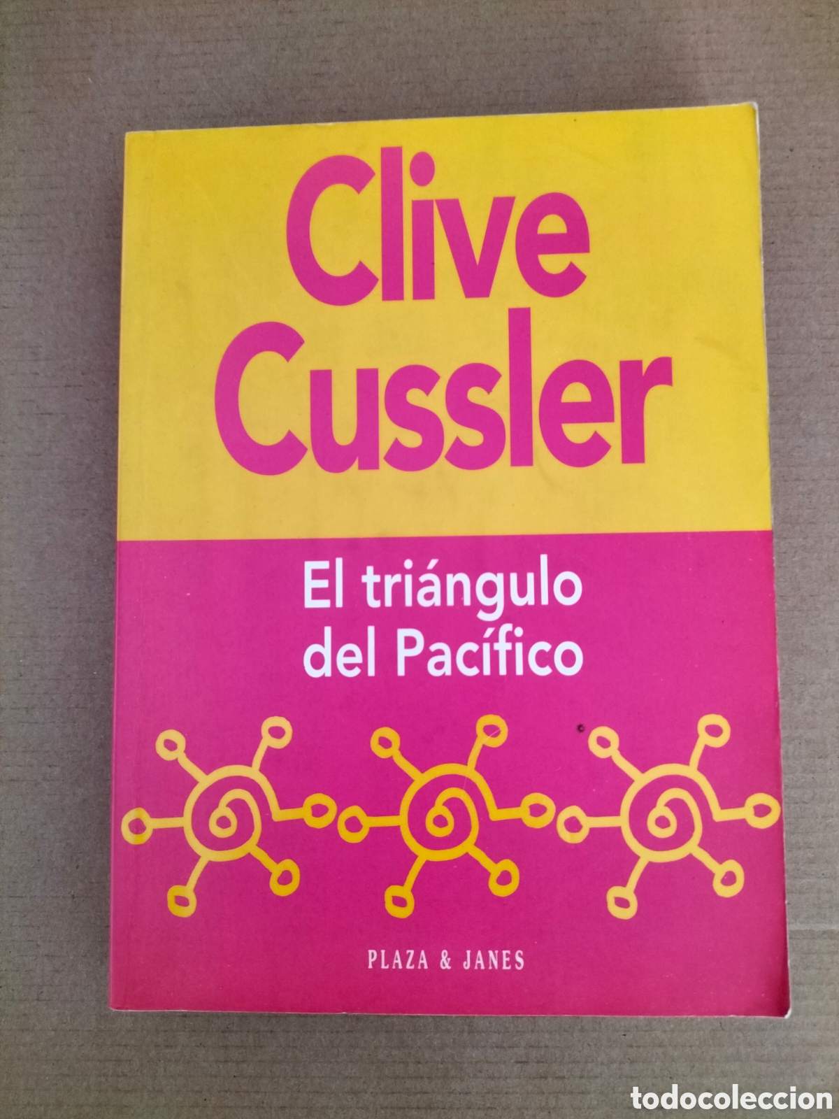 Libros de segunda mano: El tri&aacute;ngulo del Pac&iacute;fico. Clive Cussler. Plaza janes editores, 1997. Libro