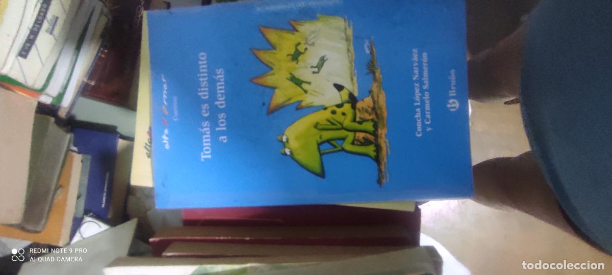 Livros em segunda m&atilde;o: Tom&aacute;s es distinto a los dem&aacute;s. Concha L&oacute;pez nav&aacute;ez. Bru&ntilde;o.