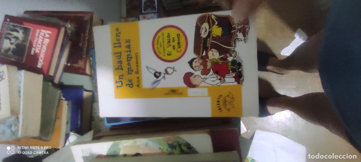 Libros de segunda mano: UN BAUL LLENO DE MOMIAS DE ANA ROSSETTI