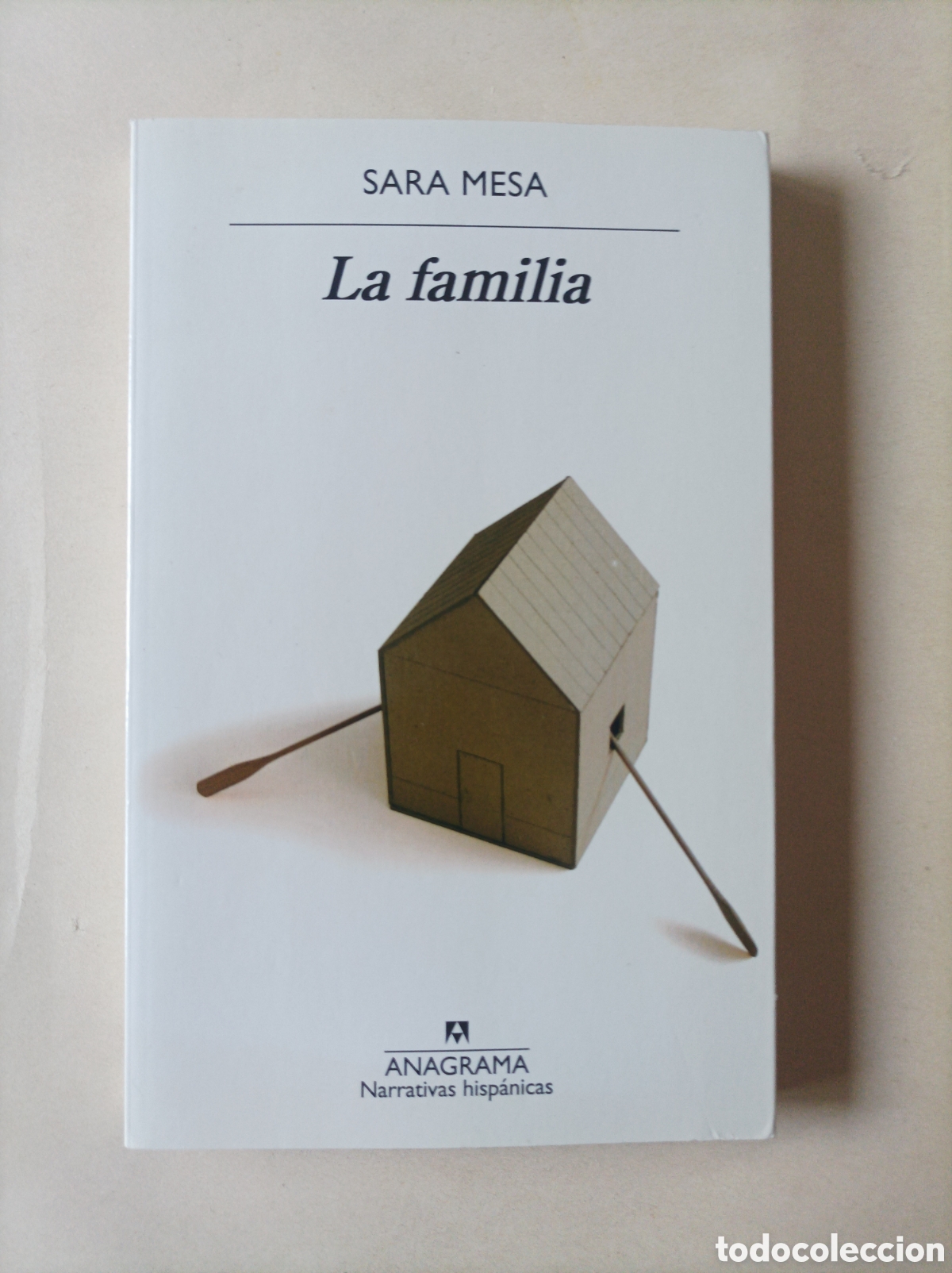 Second hand books: La familia / Sara Mesa