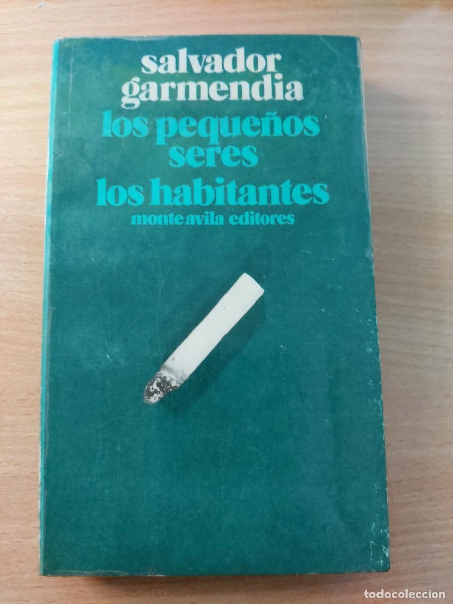 Libros de segunda mano: Los peque&ntilde;os seres / Los habitantes Autor: Salvador Garmendia.