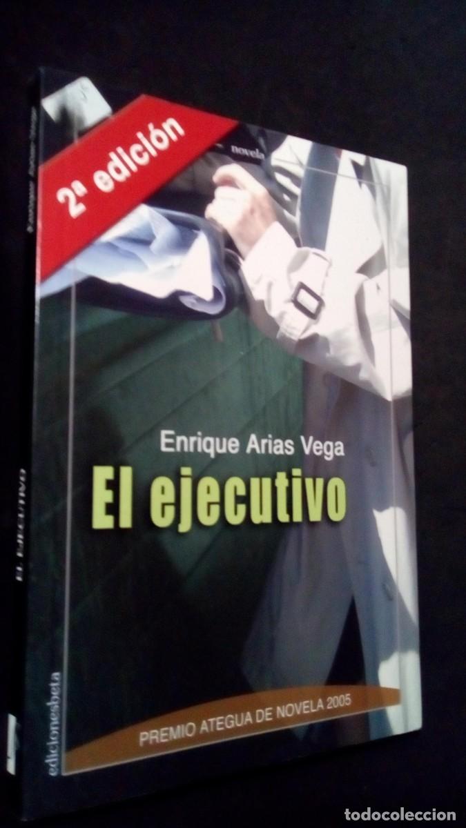 Libros de segunda mano: EL EJECUTIVO-ENRIQUE ARIAS VEGA-PREMIO ATEGUA DE NOVELA 2005-COMO NUEVO