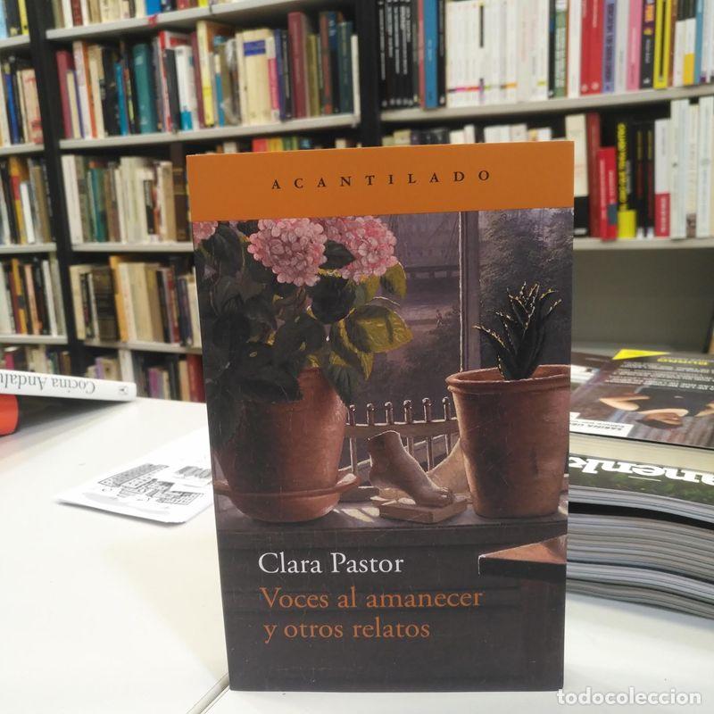 Gebrauchte B&uuml;cher: Voces al amanecer y otros relatos. - Pastor, Clara.