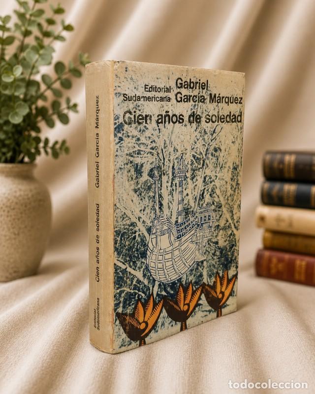 Libros de segunda mano: Cien A&ntilde;os de Soledad: Edici&oacute;n Original Conmemorativa - Gabriel Garc&iacute;a M&aacute;rquez - Mondadori -