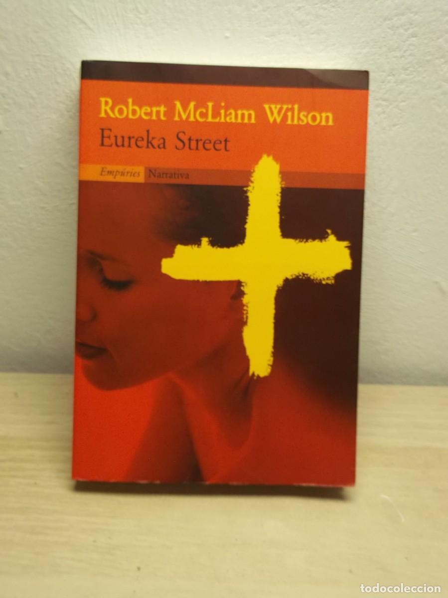 Libros de segunda mano: Eureka Street -Edici&oacute;n en Catal&aacute;n de Robert McLiam Wilson -Tapa blanda 1 EDICION 1999