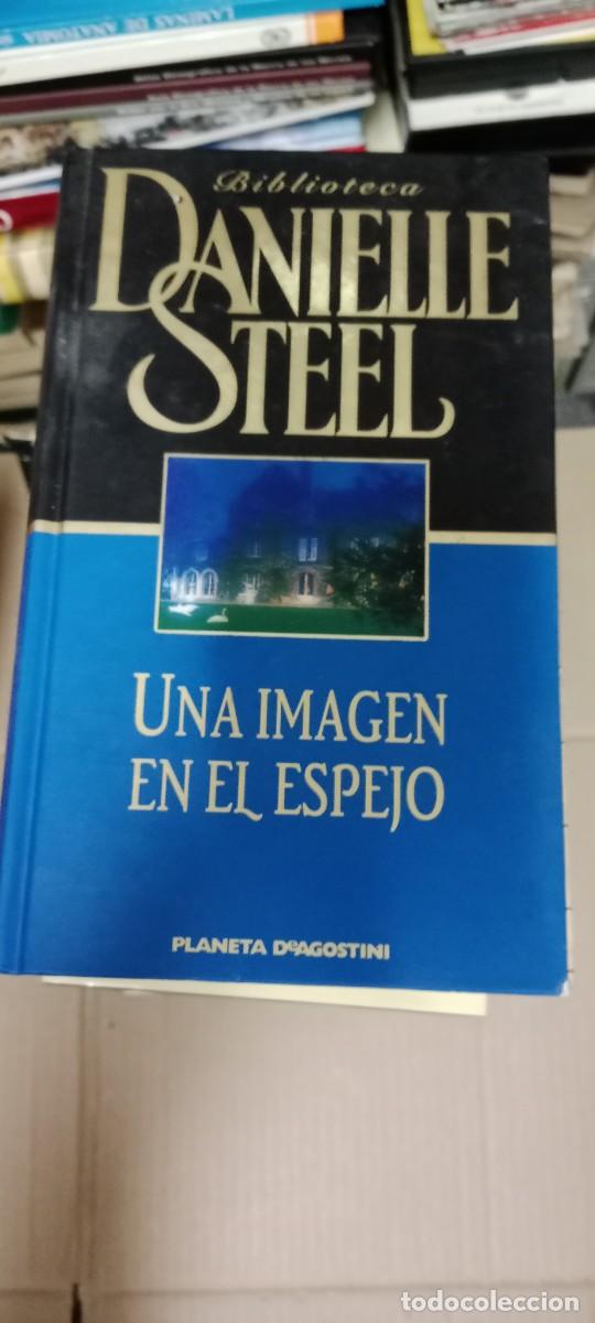 Libros de segunda mano: UNA IMAGEN EN EL ESPEJO DANIELLE STEEL LIBRO GG-AUR