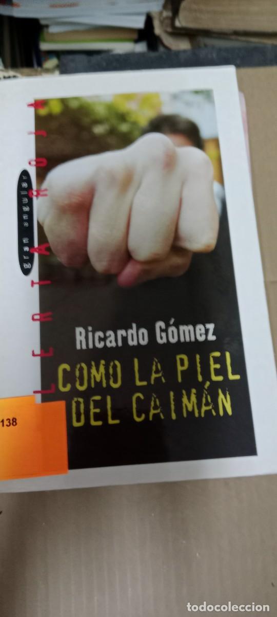 Libros de segunda mano: COMO LA PIEL DEL CAIMAN RICARDO GOMEZ LIBRO GG-AUR