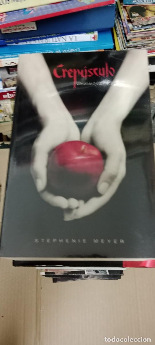 Libros de segunda mano: CREP&Uacute;SCULO. UN AMOR PELIGROSO - STEPHENIE MEYER LIBRO GG-AUR