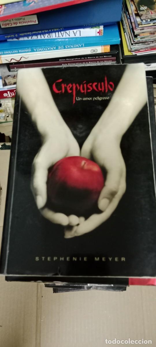 Libros de segunda mano: CREP&Uacute;SCULO. UN AMOR PELIGROSO - STEPHENIE MEYER LIBRO GG-AUR