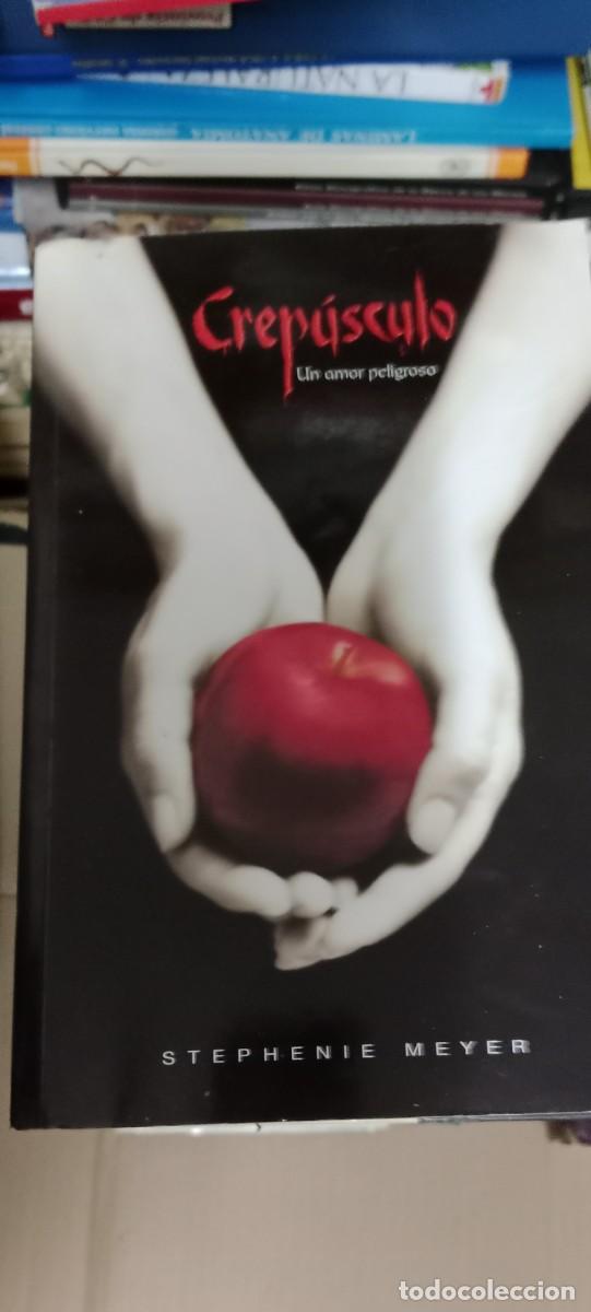 Libros de segunda mano: CREPUSCULO UN AMOR PELIGROSO STEPHENIE MEYER LIBRO CC-931