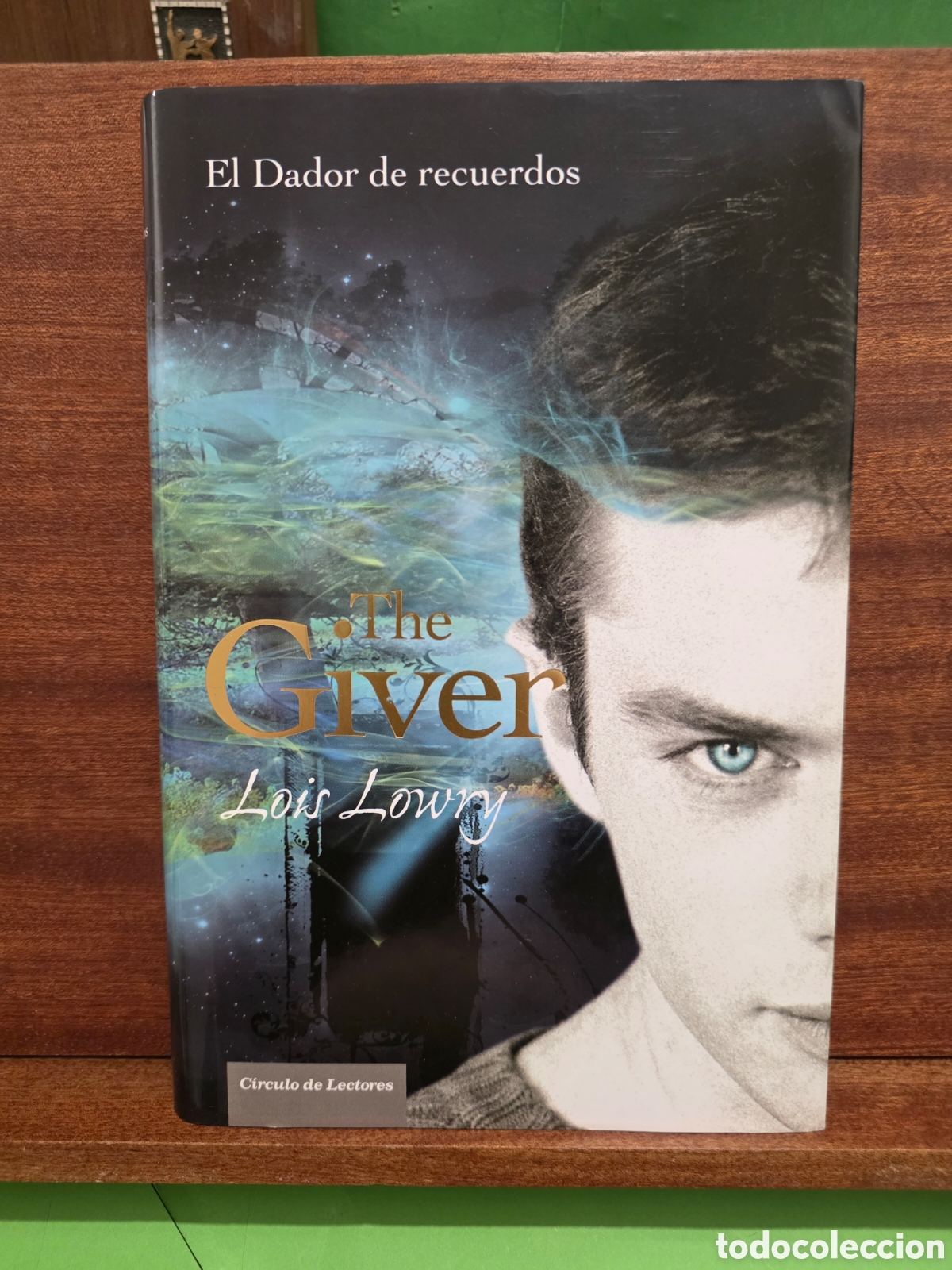 Libros de segunda mano: &rdquo;&rdquo;THE GIVER&rdquo;&rdquo;...EL DADOR DE RECUERDOS...LOIS LOWRY...CIRCULO DE LECTORES...2009...