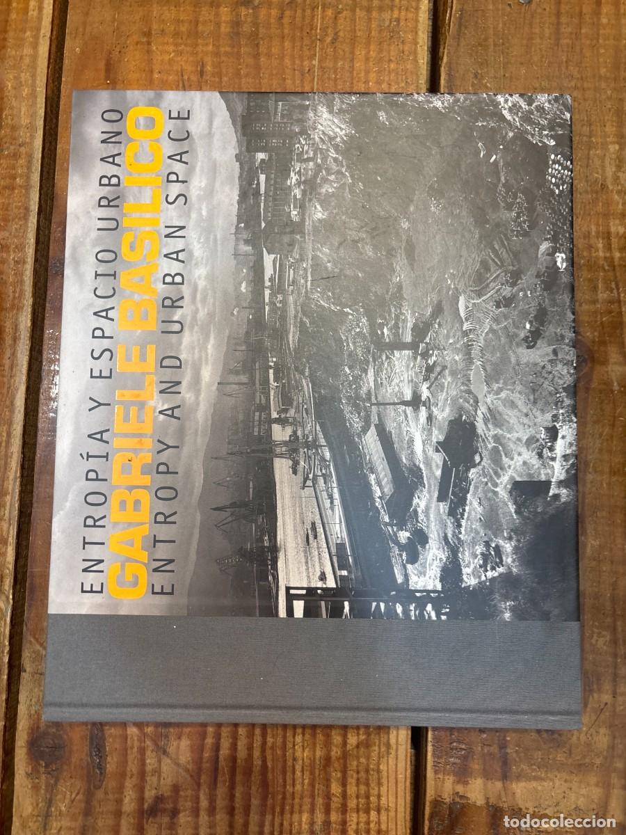 Libros de segunda mano: Gabriele Basilico: Entropy and Urban Space TRSAAA Idioma: Espa&ntilde;ol Editorial: La F&aacute;brica, 2018 ISBN