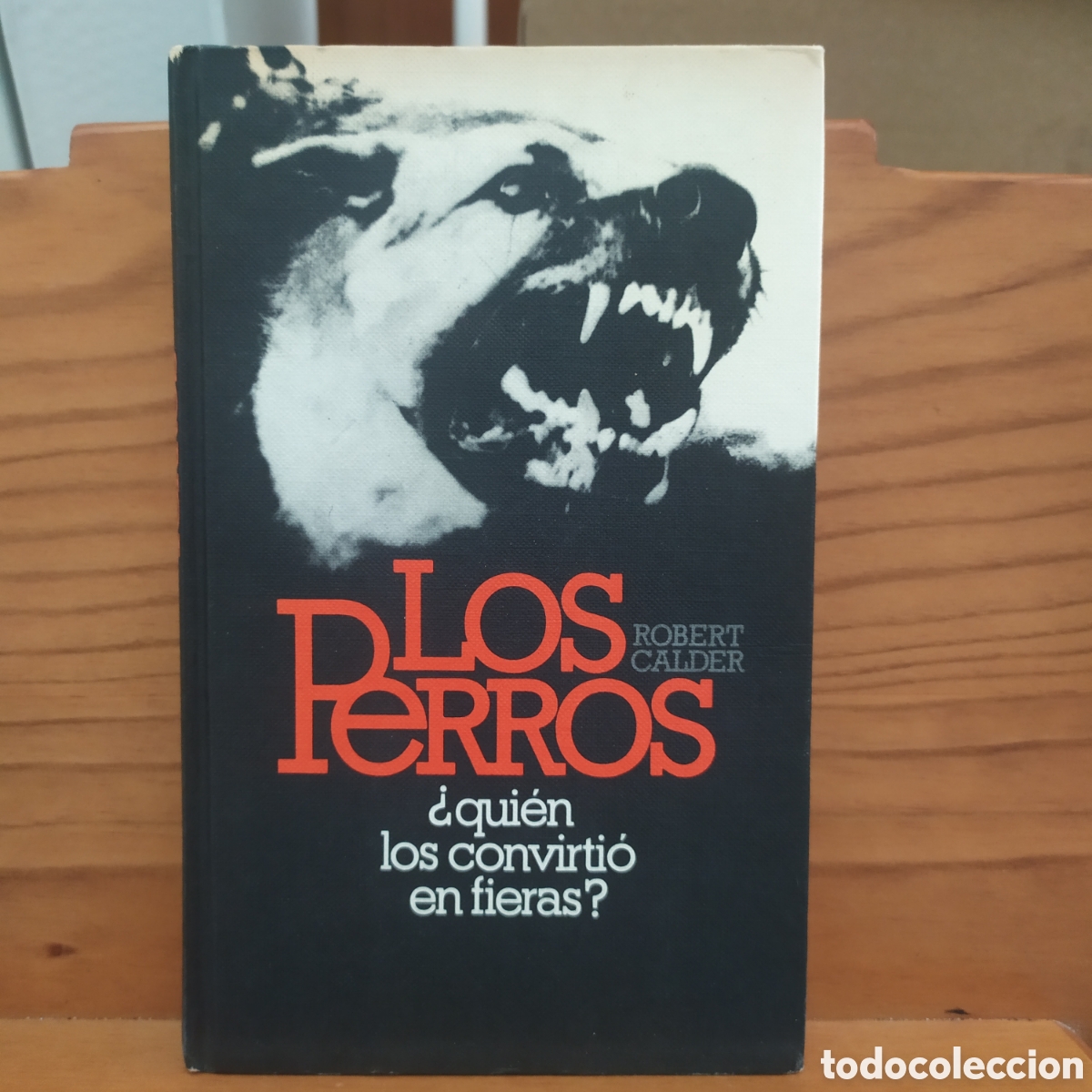 Libros de segunda mano: Los perros &iquest;Quien los convirti&oacute; en fieras? De Robert Calder