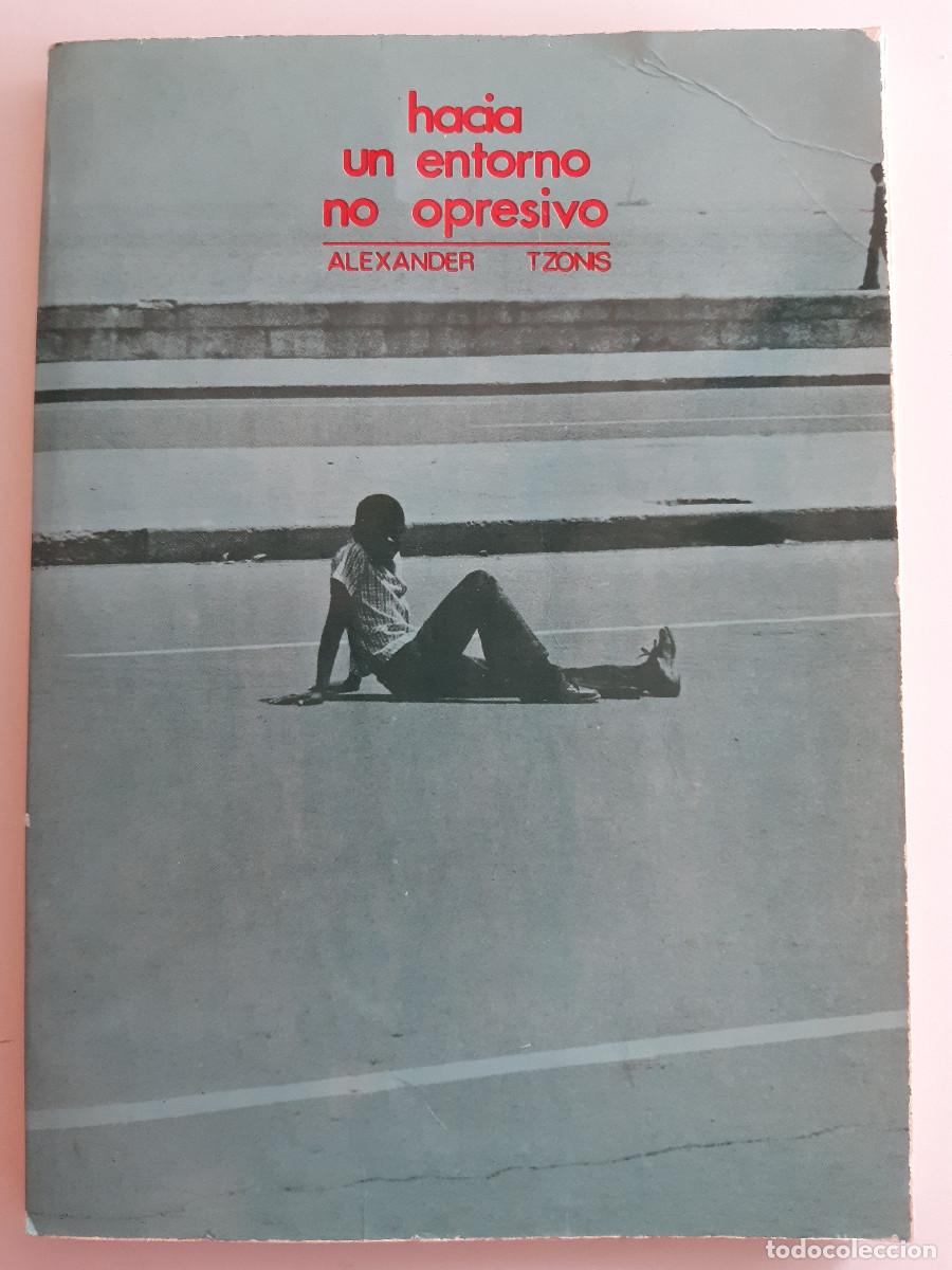Libros de segunda mano: HACIA UN ENTORNO NO OPRESIVO ALEXANDER TZONIS ENSAYO BLUME 1977