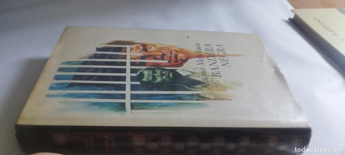 Libros de segunda mano: BANDERA NEGRA / ANTONIO MENCHACA / CMA 39 / PLAZA&JANES