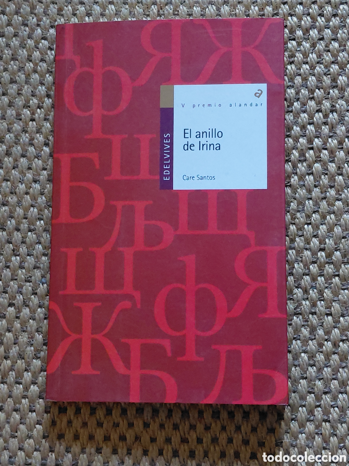 Libros de segunda mano: Dedicado.El anillo de Irina. Care Santos. 2006 Edelvives In 8&ordm; Rustica ilustrada solapas.194 pp.