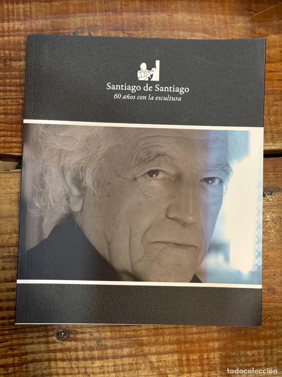 Libros de segunda mano: SANTIAGO DE SANTIAGO. EXPOSICI&Oacute;N RETROSPECTIVA. 60 A&Ntilde;OS CON LA ESCULTURA. Idioma: Espa&ntilde;ol Tapa blan