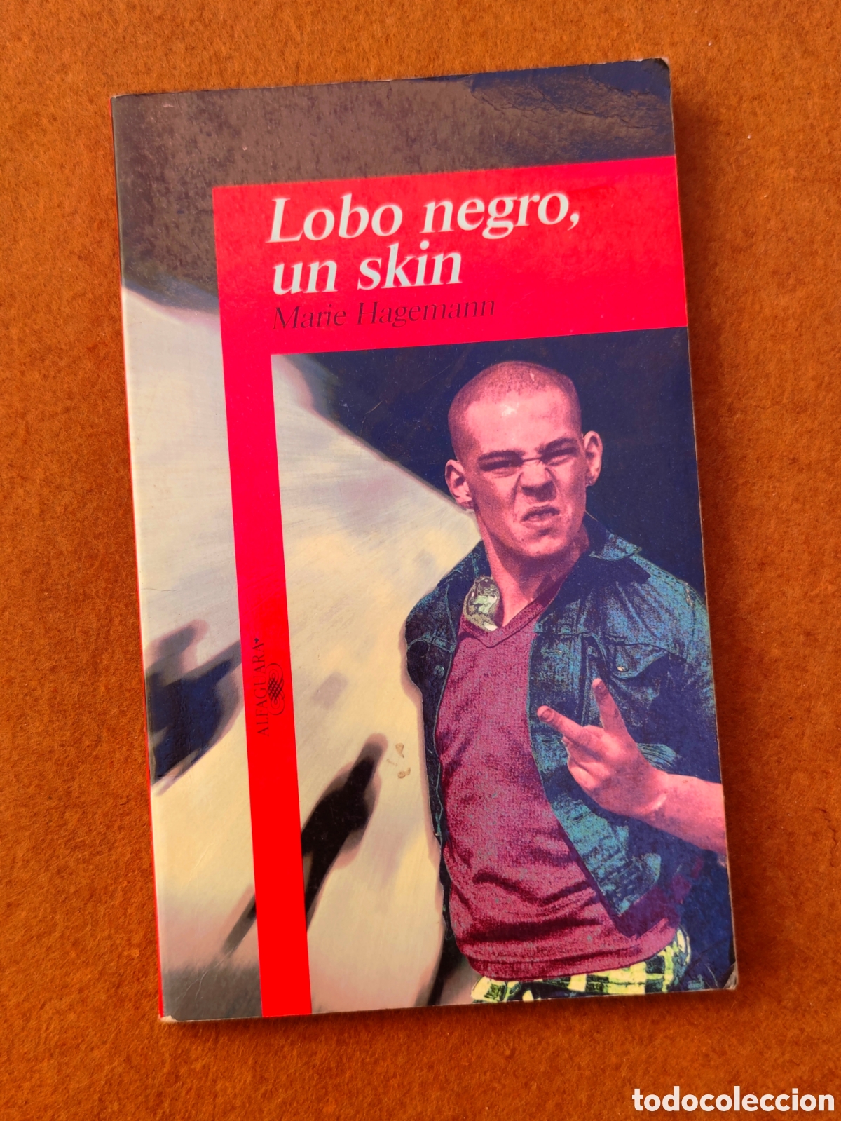 Libros de segunda mano: LOBO NEGRO, UN SKIN - Marie Hagemann, Alfaguara, 1994