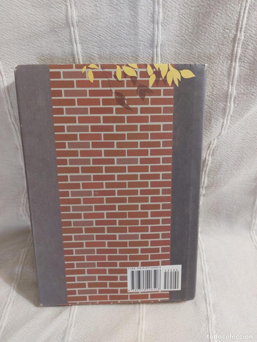 Libros de segunda mano: LIBRO &rdquo;HERE&rdquo; de Richard Mcguire. idioma ingles - Foto 2