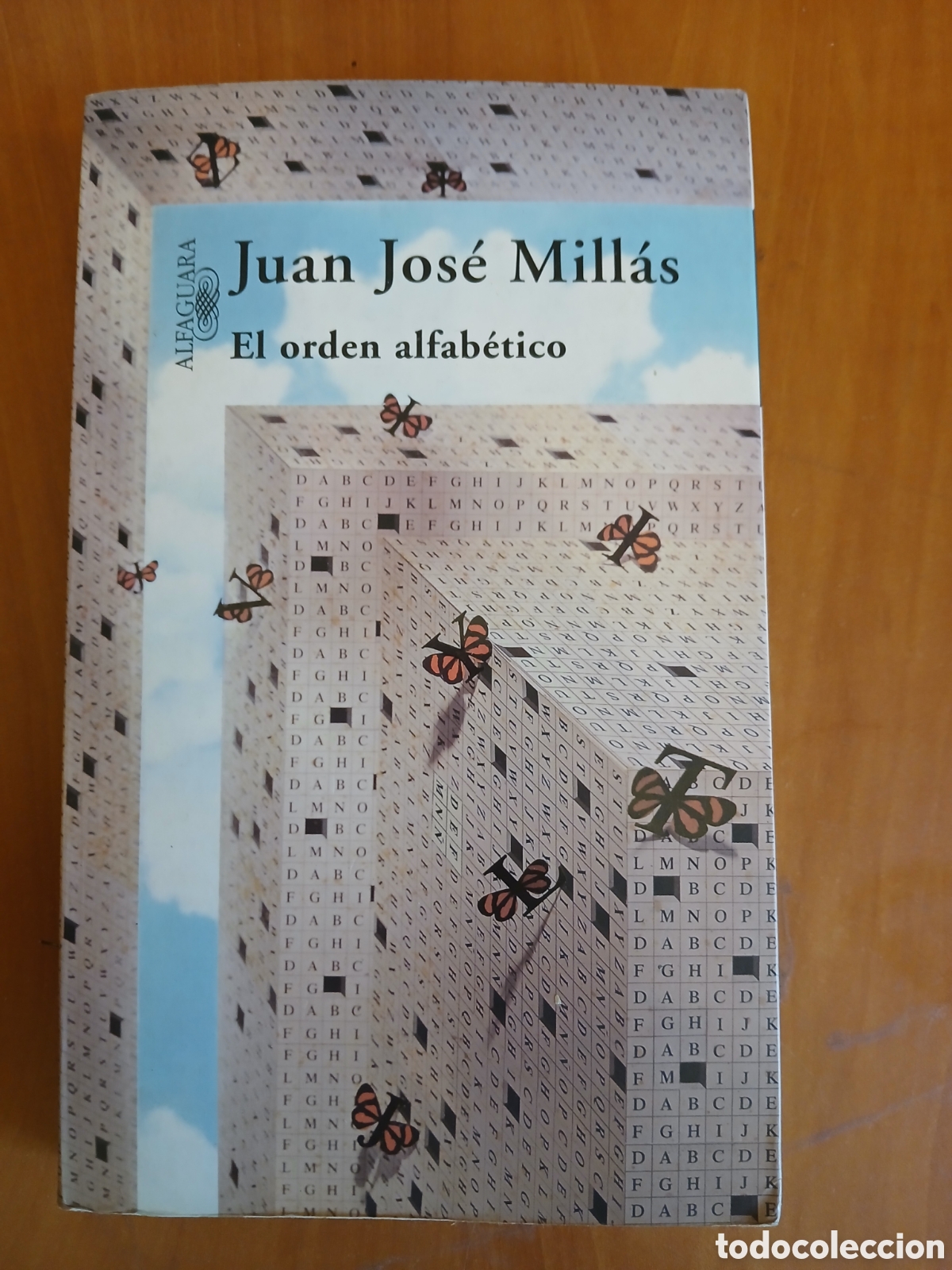 Libros de segunda mano: El orden alfab&eacute;tico. Juan Jos&eacute; Mill&aacute;s. DEDICADO Y FIRMADO POR EL AUTOR.