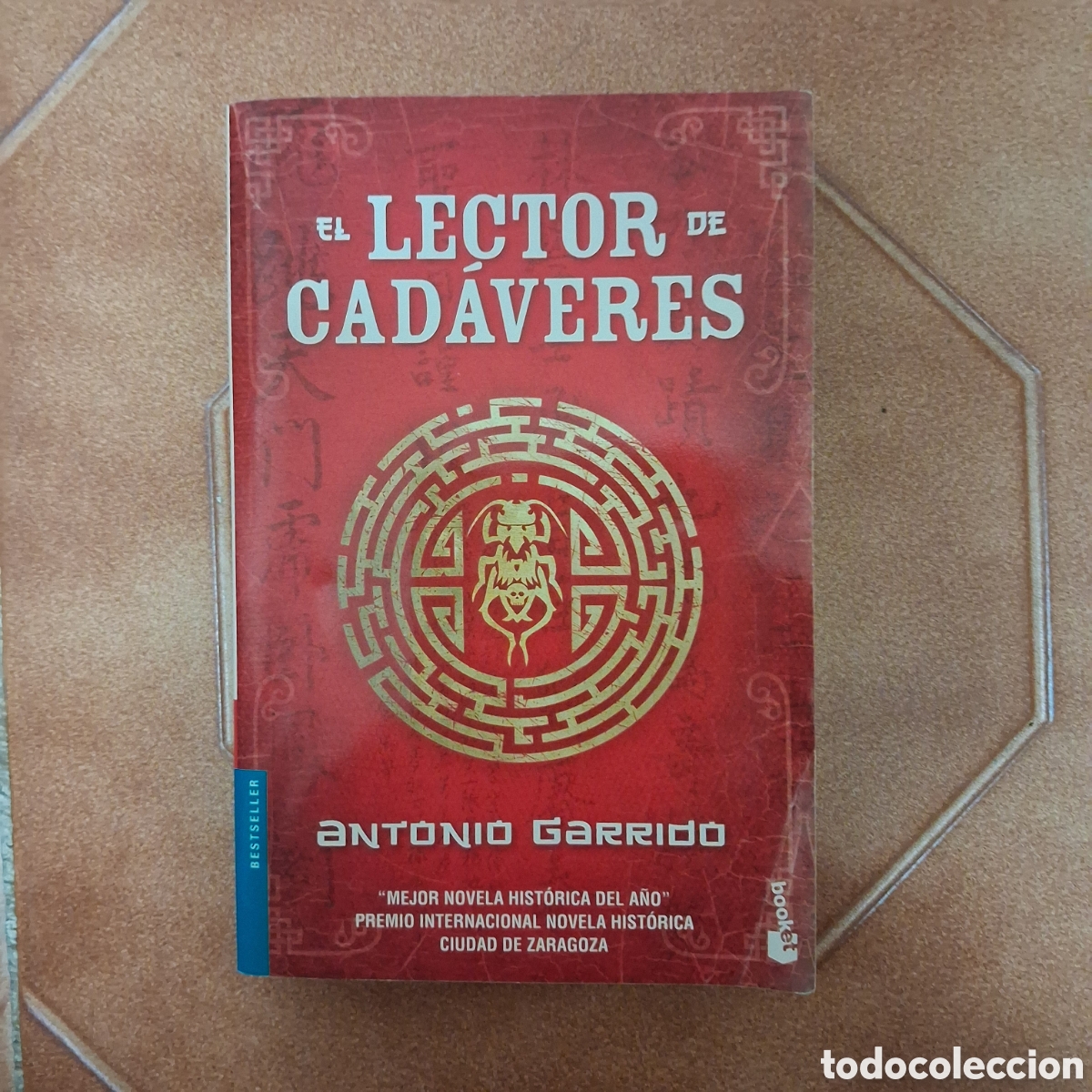 Second hand books: El lector de cad&aacute;veres ANTONIO GARRIDO (2011 BOOKET)