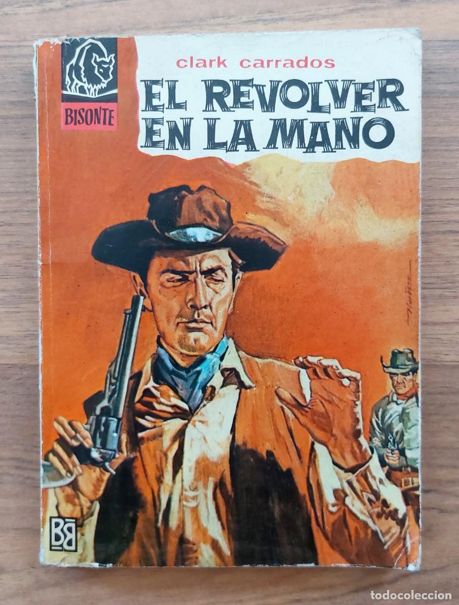 Libros de segunda mano: COLECCION BISONTE OESTE N&ordm; 889-EL REVOLVER EN LA MANO (CLARK CARRADOS) NOVELAS-BOLSILIBROS-PULP