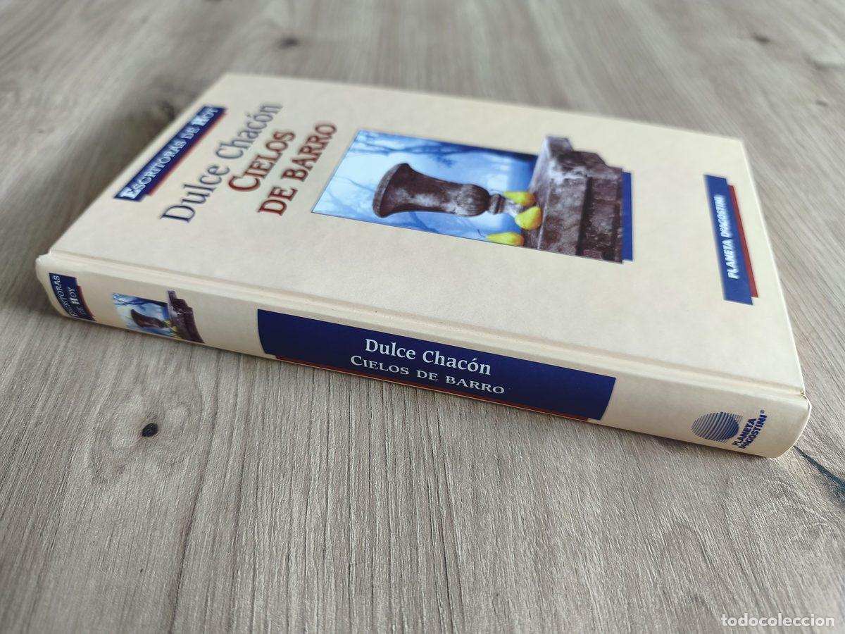 Libros de segunda mano: Cielos de barro Dulce Chac&oacute;n - Foto 3