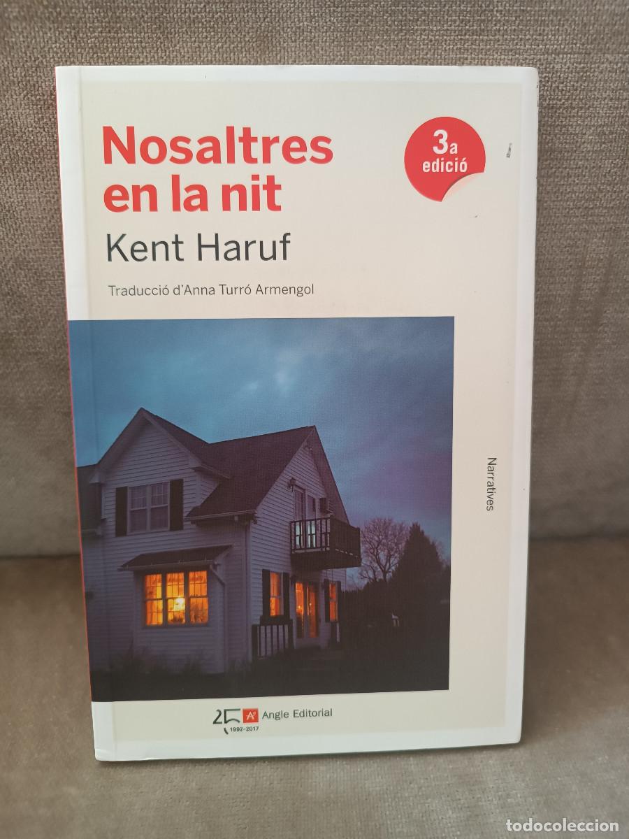 Libros de segunda mano: KENT HARUF - NOSALTRES EN LA NIT - ANGLE EDITORIAL, 2017 - EN CATAL&Agrave;