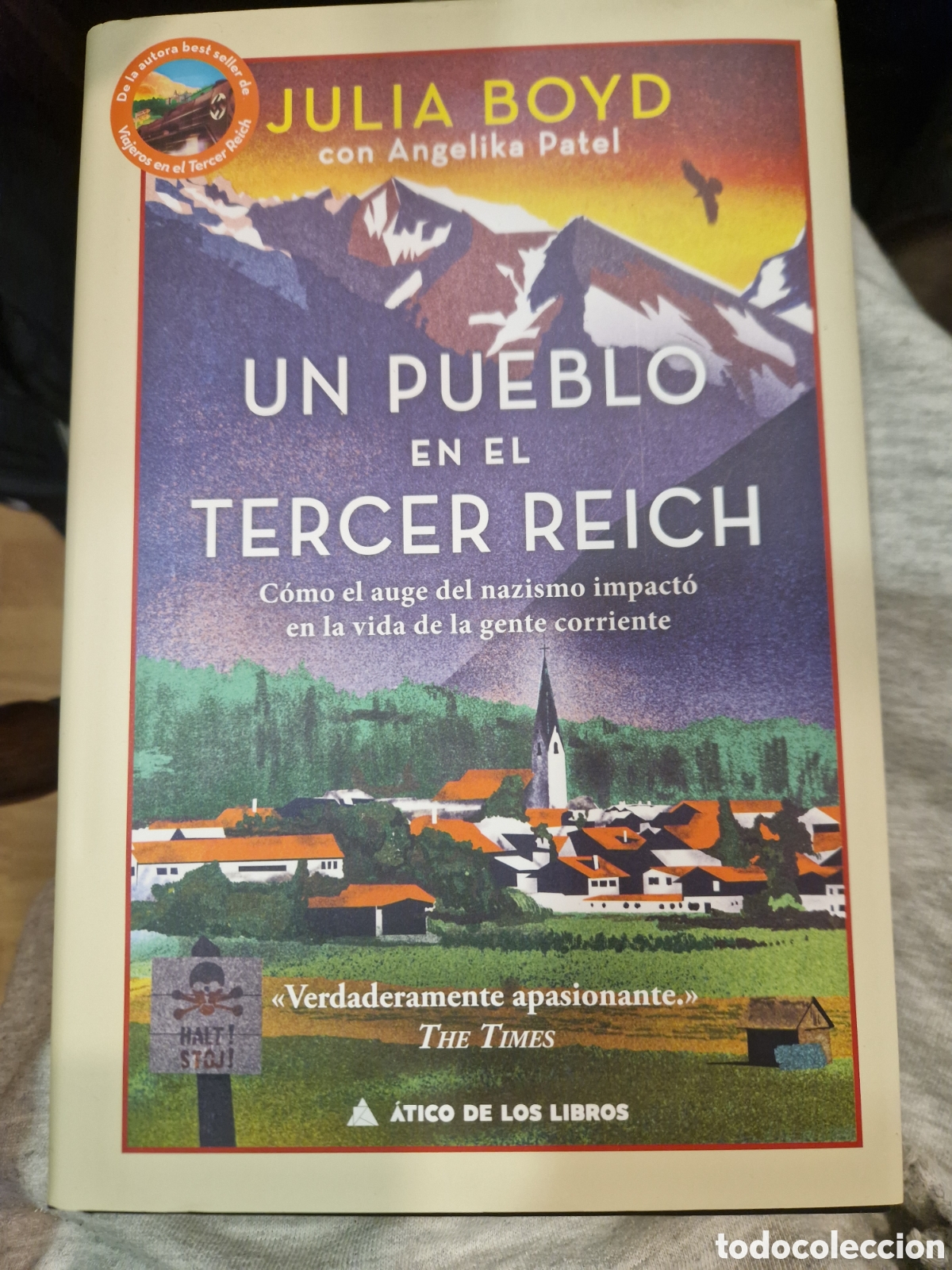 Gebrauchte B&uuml;cher: BOYD, Julia. Un pueblo en el Tercer Reich