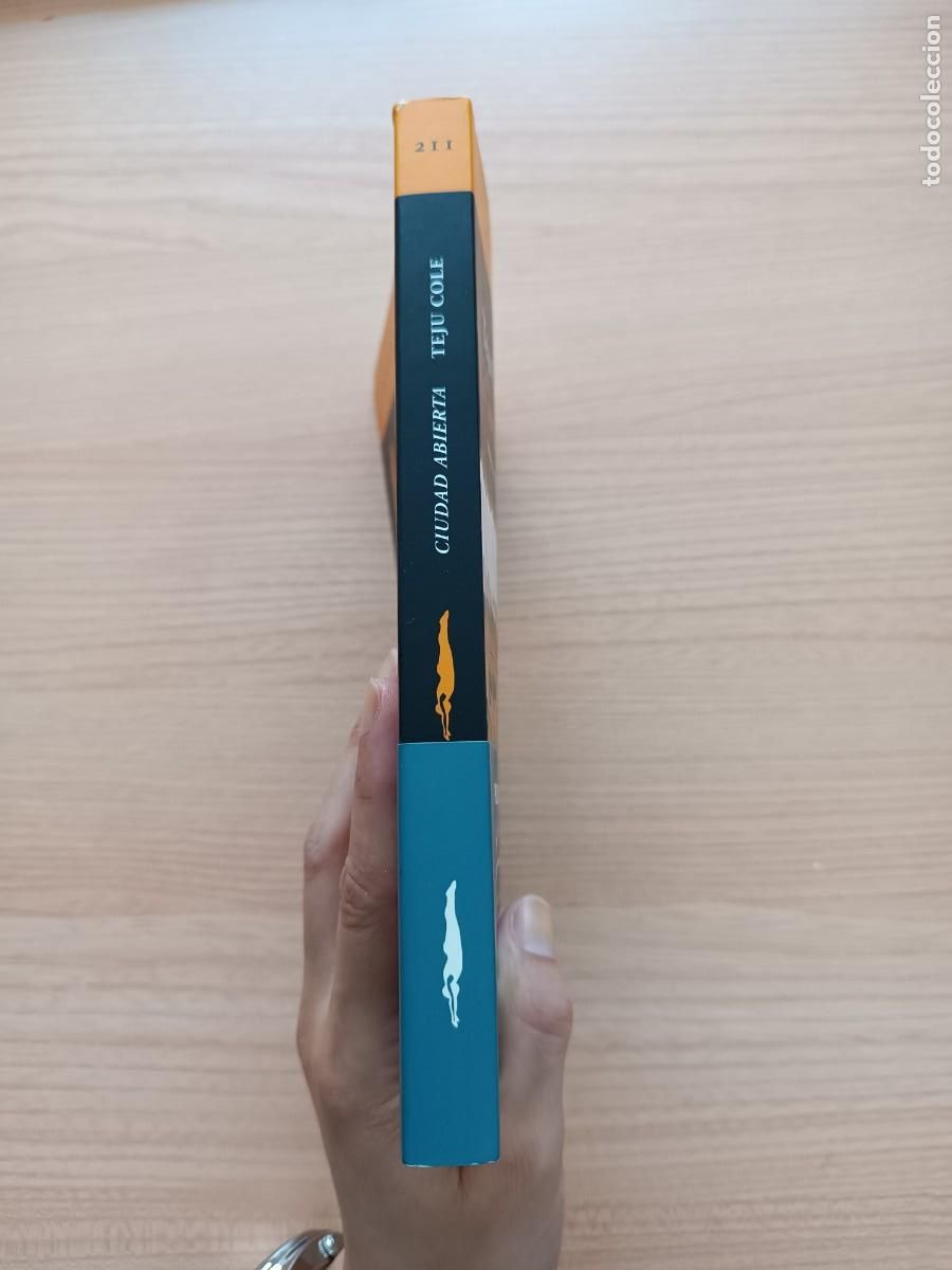 Libros de segunda mano: Ciudad abierta - Teju Cole. Acantilado - Foto 3