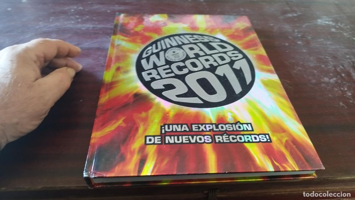 Libros de segunda mano: GUINNESS WORLDS RECORDS 2011 / / CJA 602 / - Foto 2