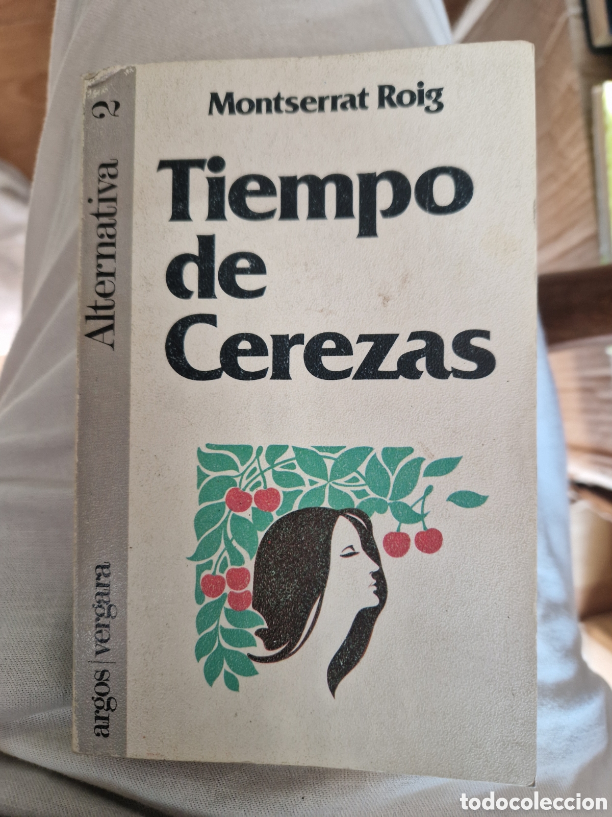 Libros de segunda mano: ROIG, Montserrat. Tiempo de cerezas
